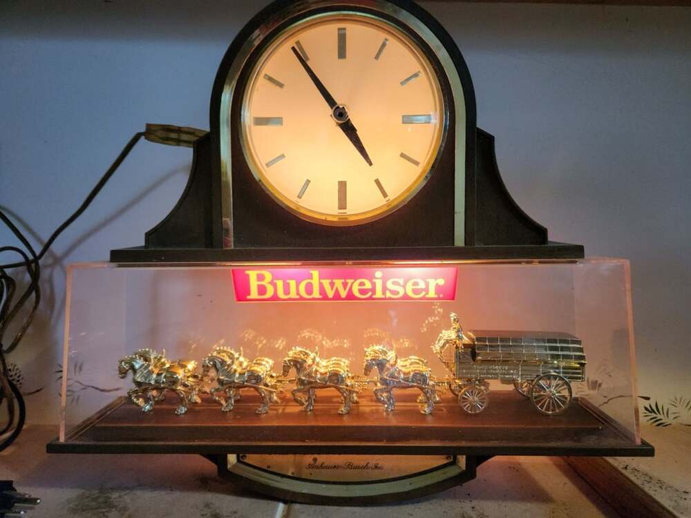 Vintage Budweiser Lighted Clydesdale Wagon Team Wall Clock
